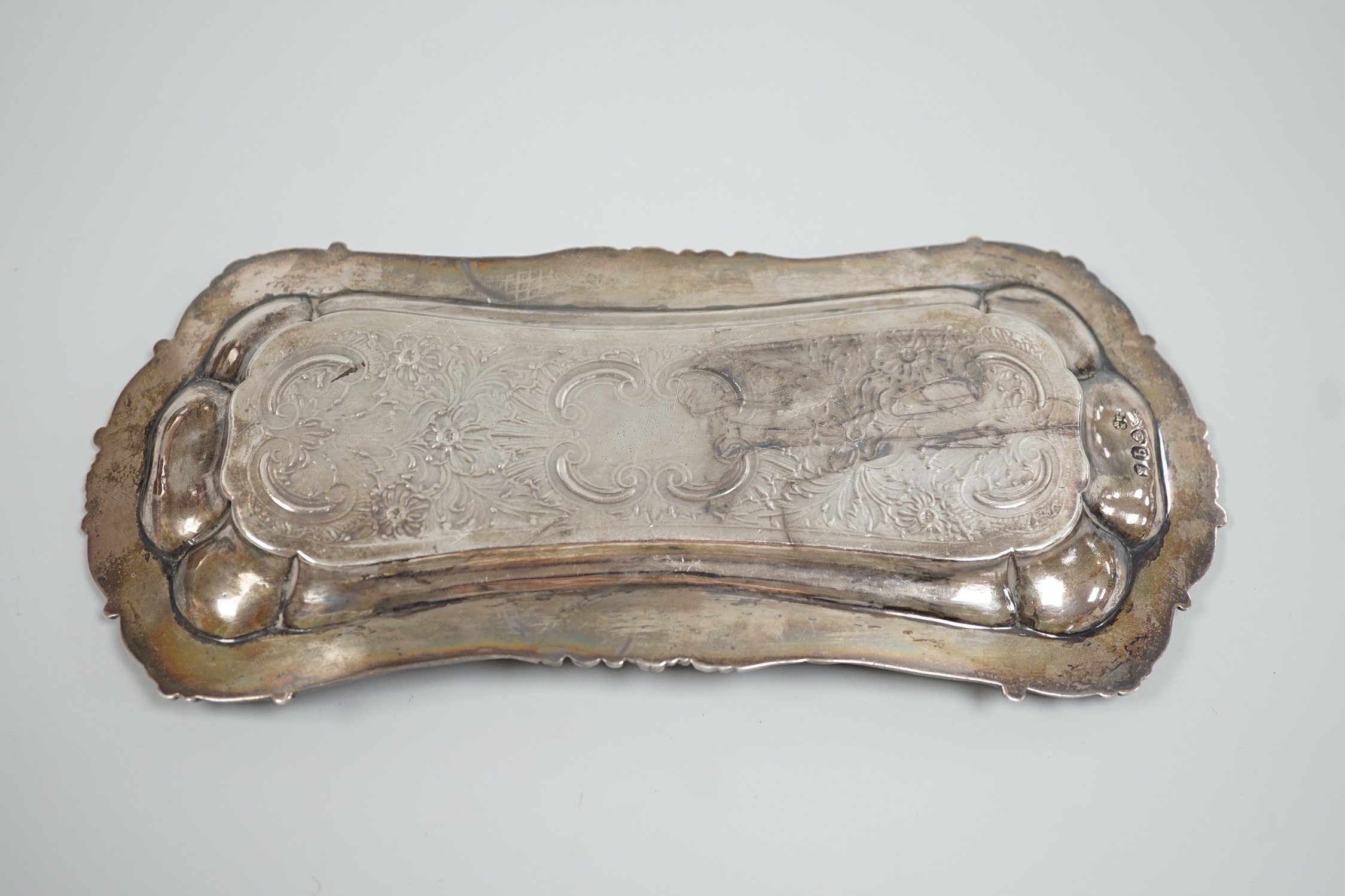 A William IV engraved silver snuffers stand, The Barnards, London, 1831, 24.8cm, 9.4oz.